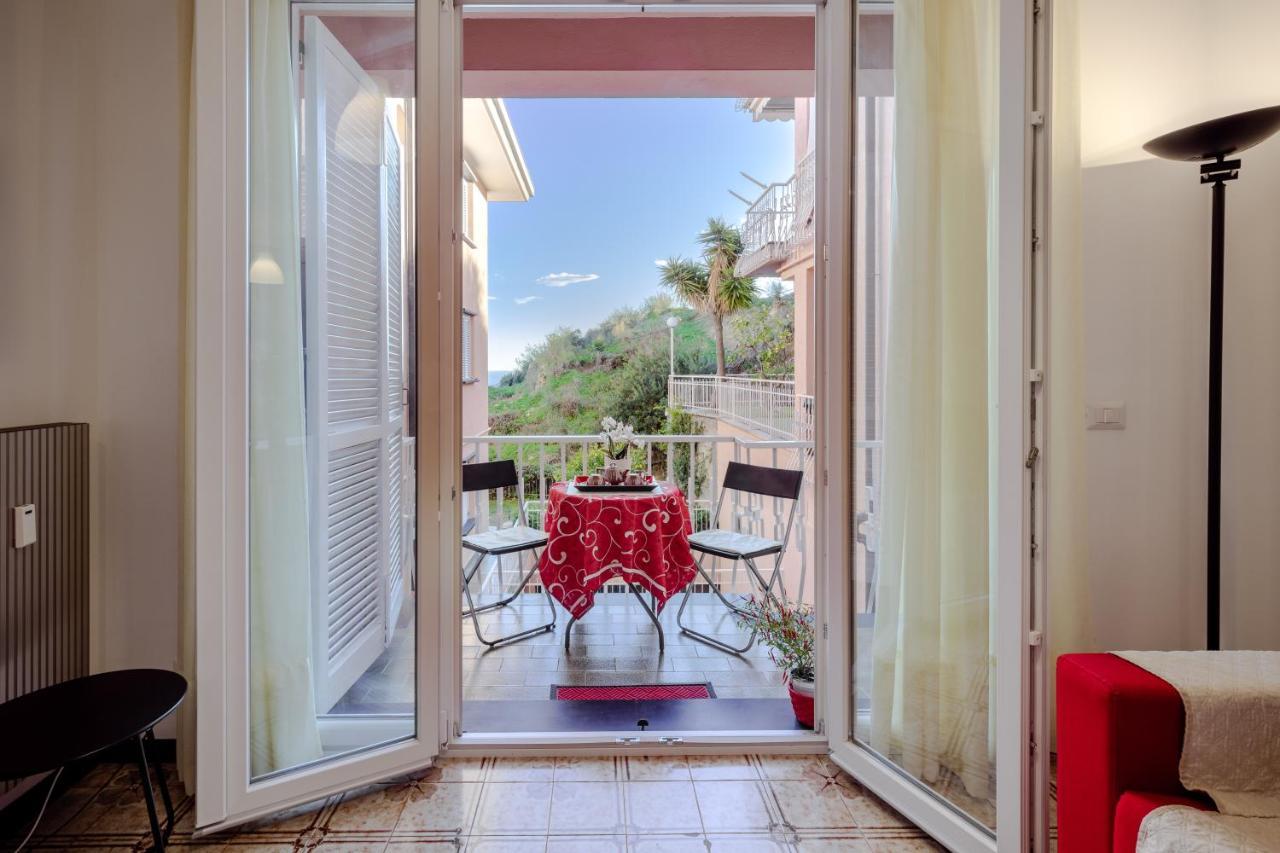 086 - Sunshine Home, 5 Minuti Dalla Spiaggia - Parcheggio Privato Gratis Incluso Ospedaletti Extérieur photo