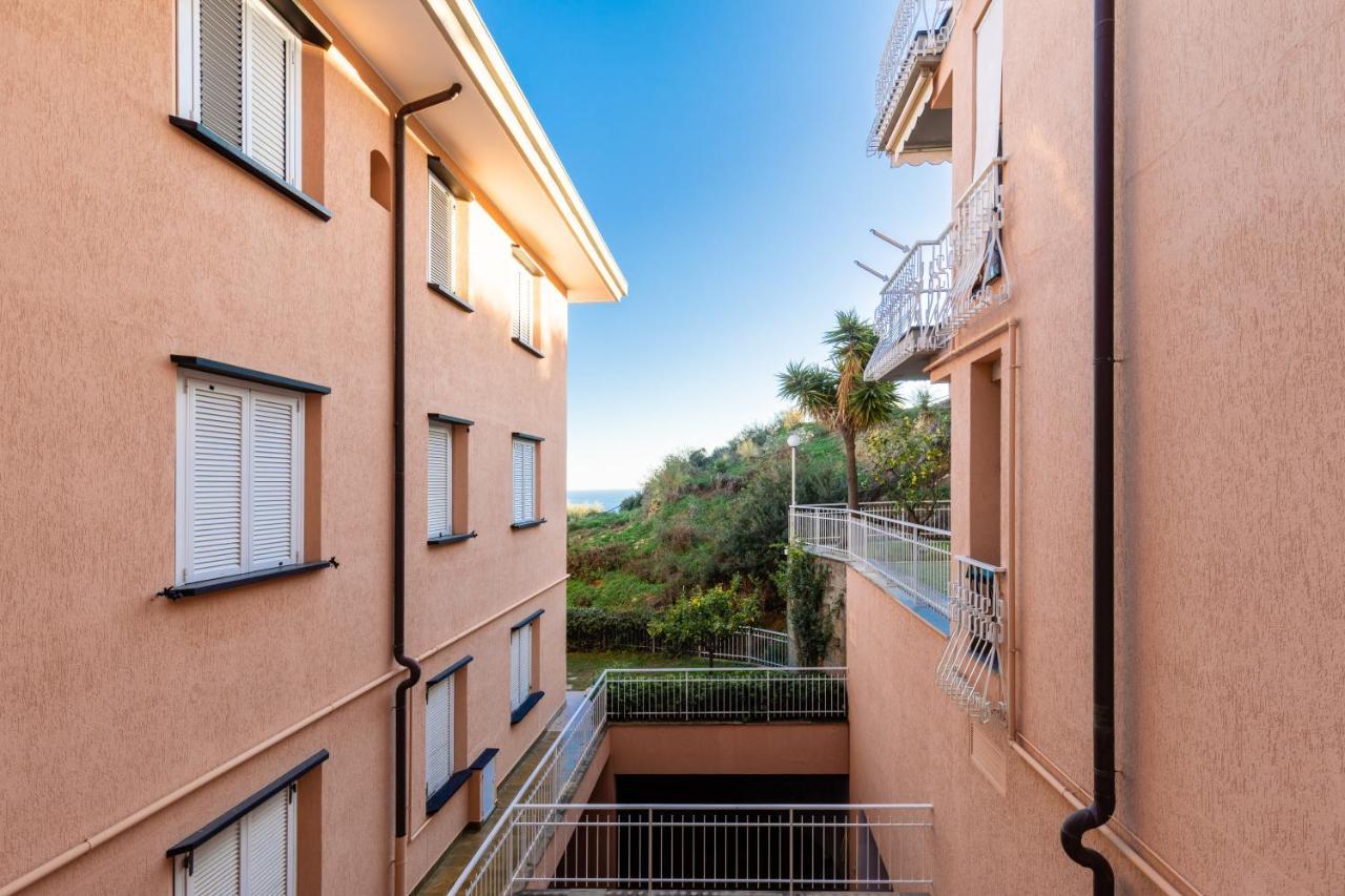 086 - Sunshine Home, 5 Minuti Dalla Spiaggia - Parcheggio Privato Gratis Incluso Ospedaletti Extérieur photo