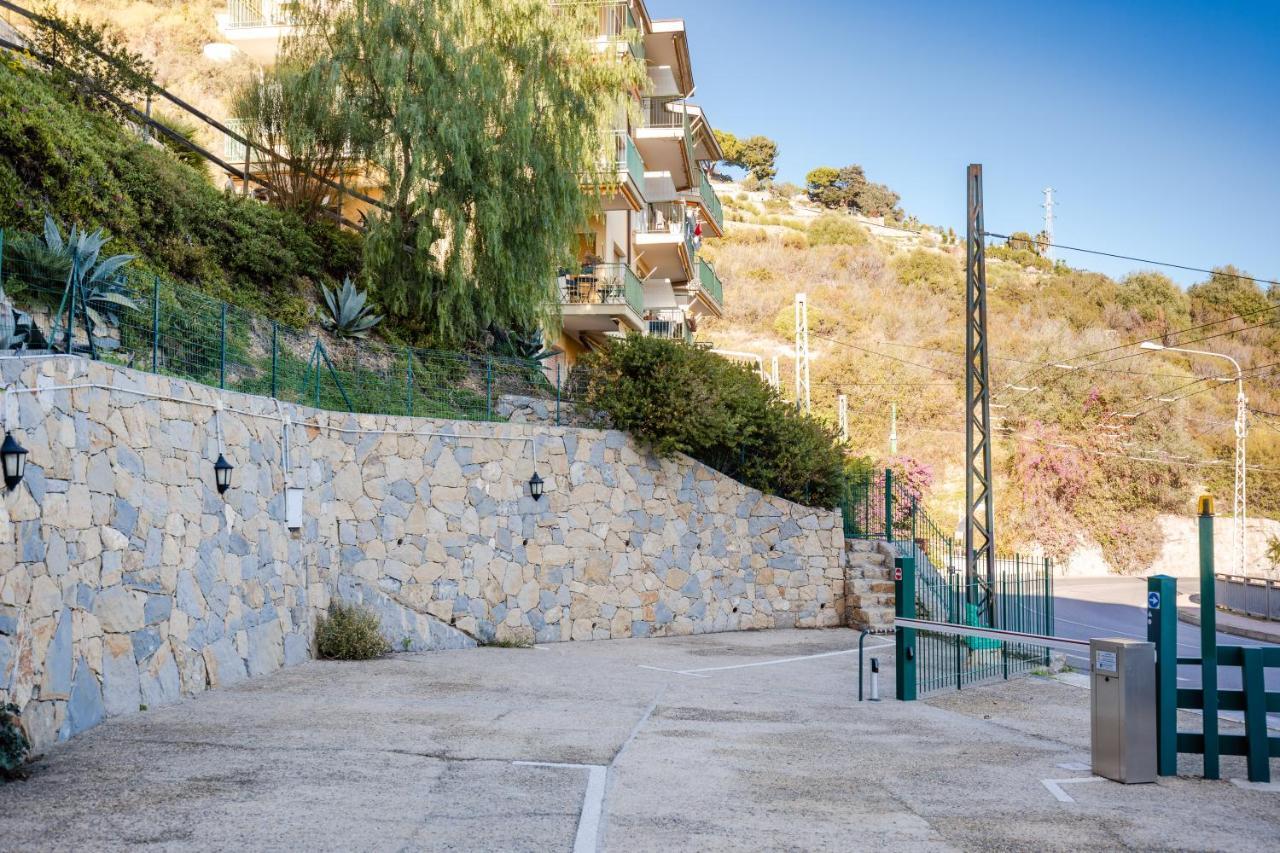 086 - Sunshine Home, 5 Minuti Dalla Spiaggia - Parcheggio Privato Gratis Incluso Ospedaletti Extérieur photo